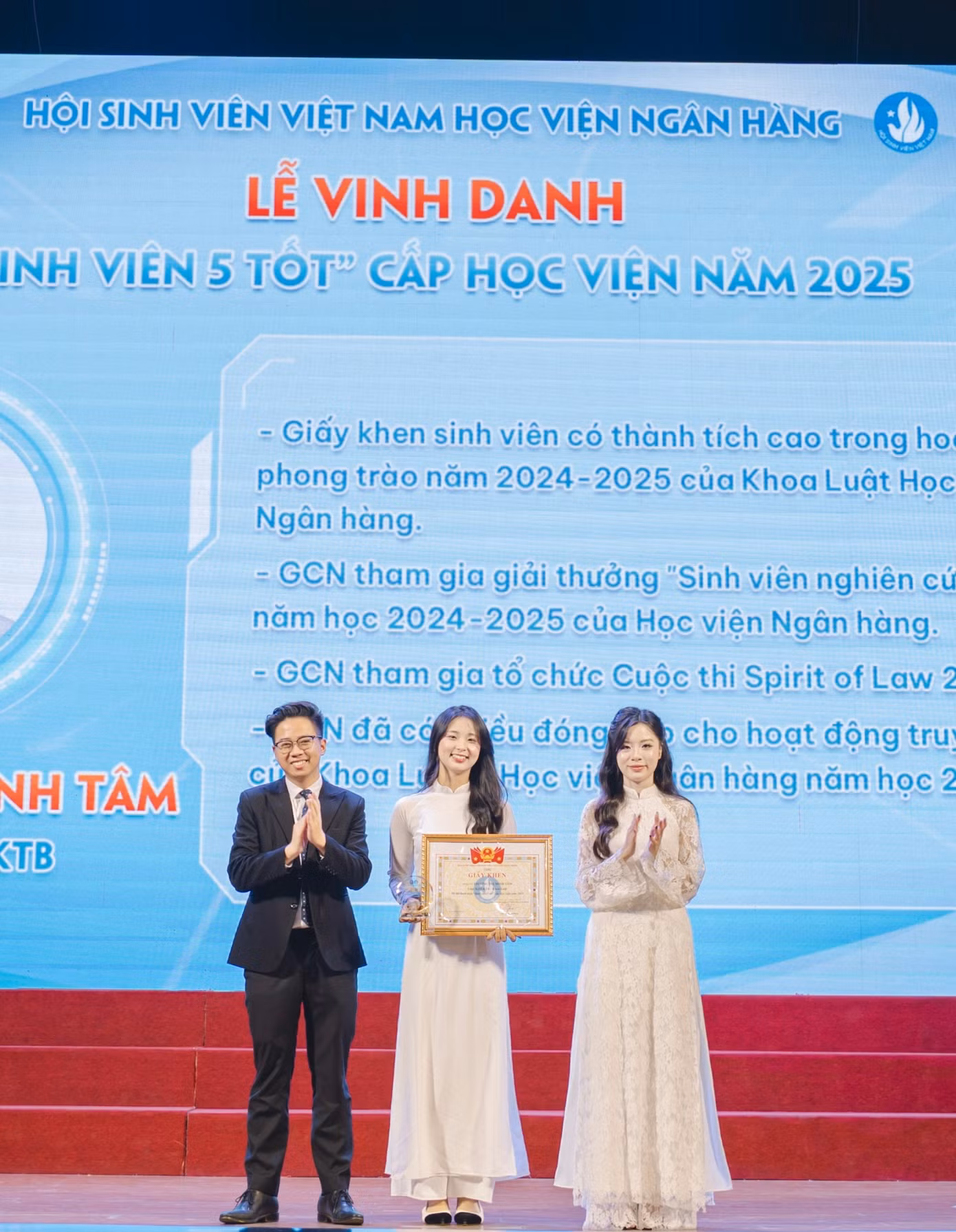 vinh-danh-sinh-vien-5-tot.jpg