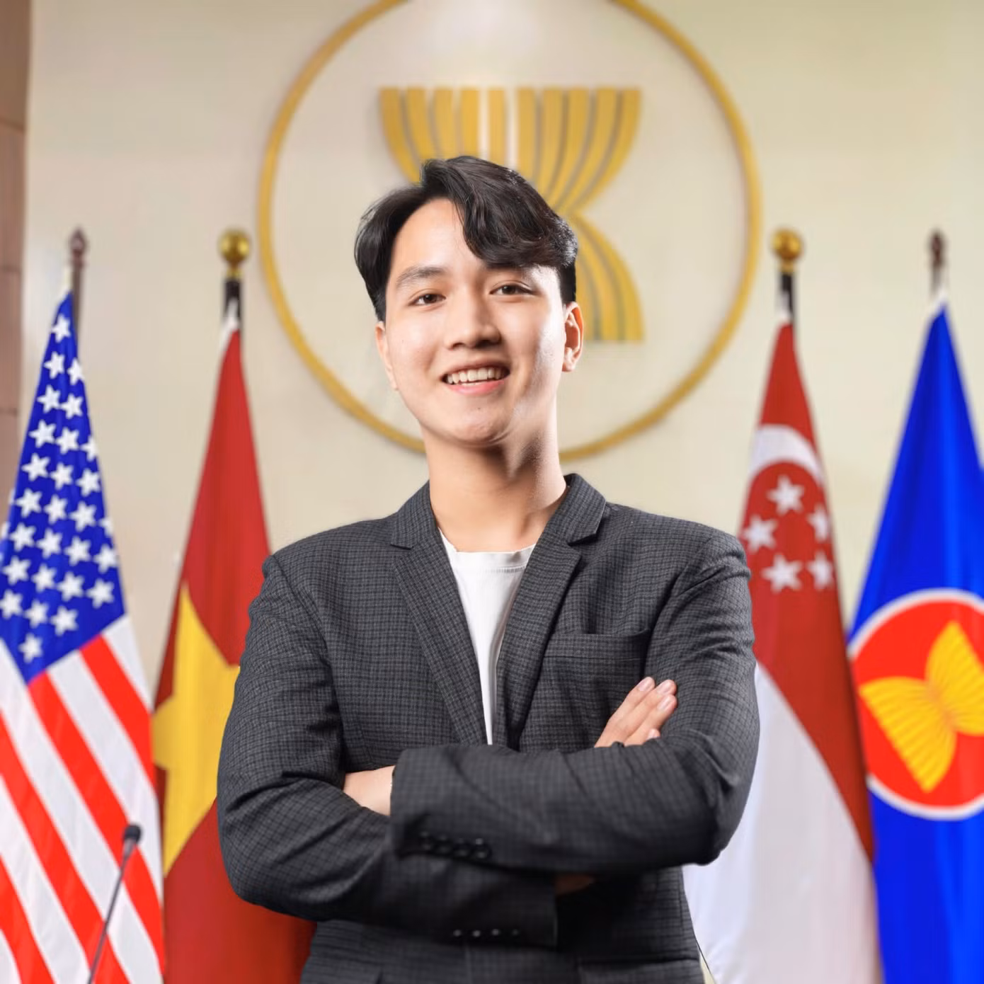 hoc-bong-yseali-chinh-phu-hoa-ky-di-hoc-tap-tai-tru-so-chinh-cua-ban-thu-ky-asean-indonesia.jpg