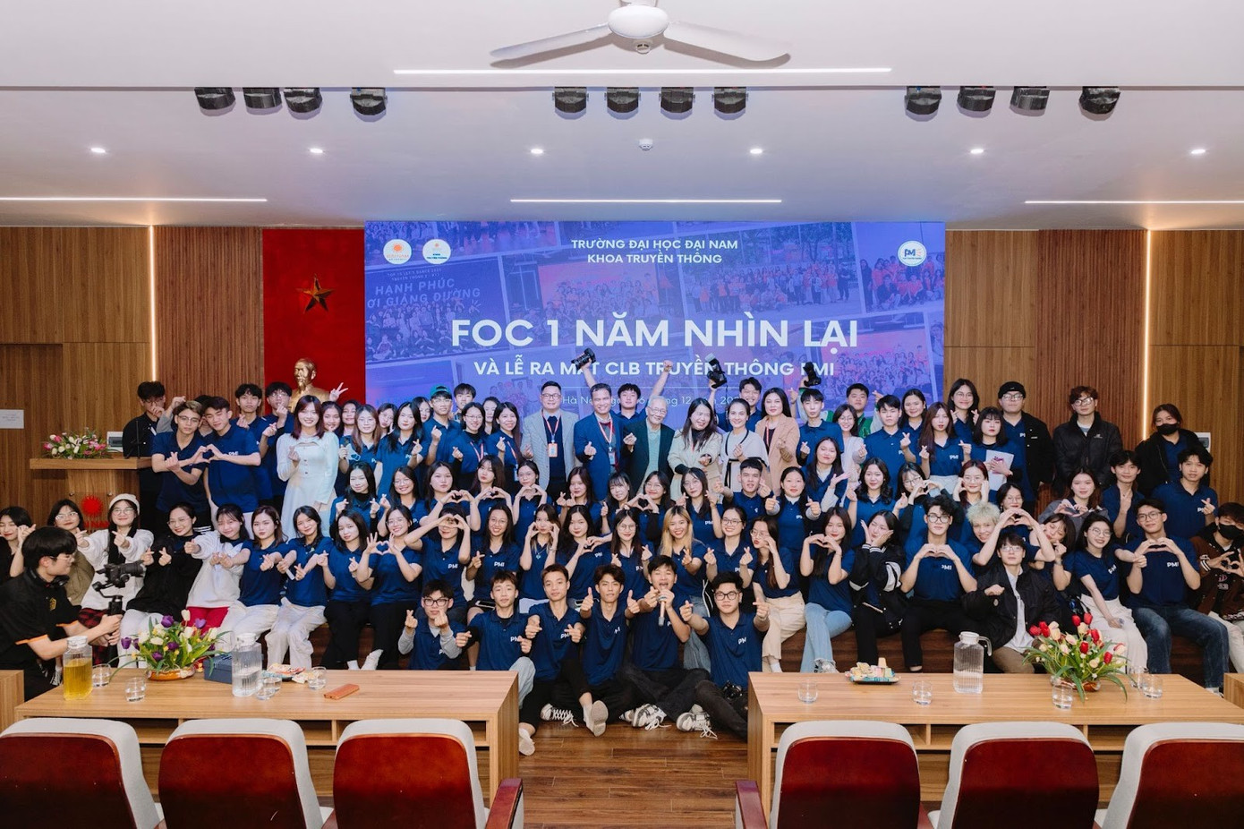 Sau lưng Vũ là những người đã tin tưởng và đồng hành, ngay cả khi cậu còn chưa tin tưởng chính mình.