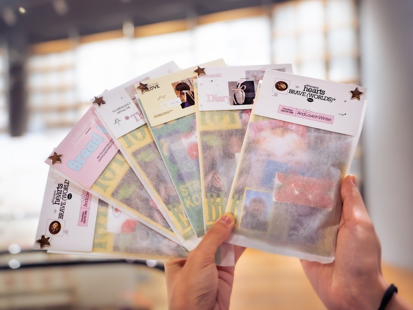 Các ấn phẩm được Tuệ Anh tự tay chuẩn bị cho buổi gặp gỡ cộng đồng người hâm mộ.