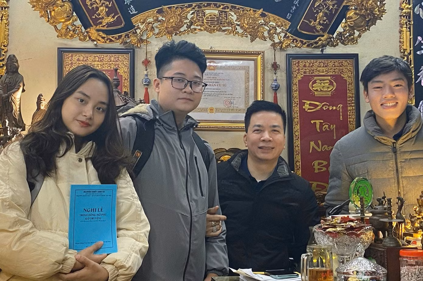 5-ky-niem-cung-nnut-nguyen-tat-kim-hung.jpg