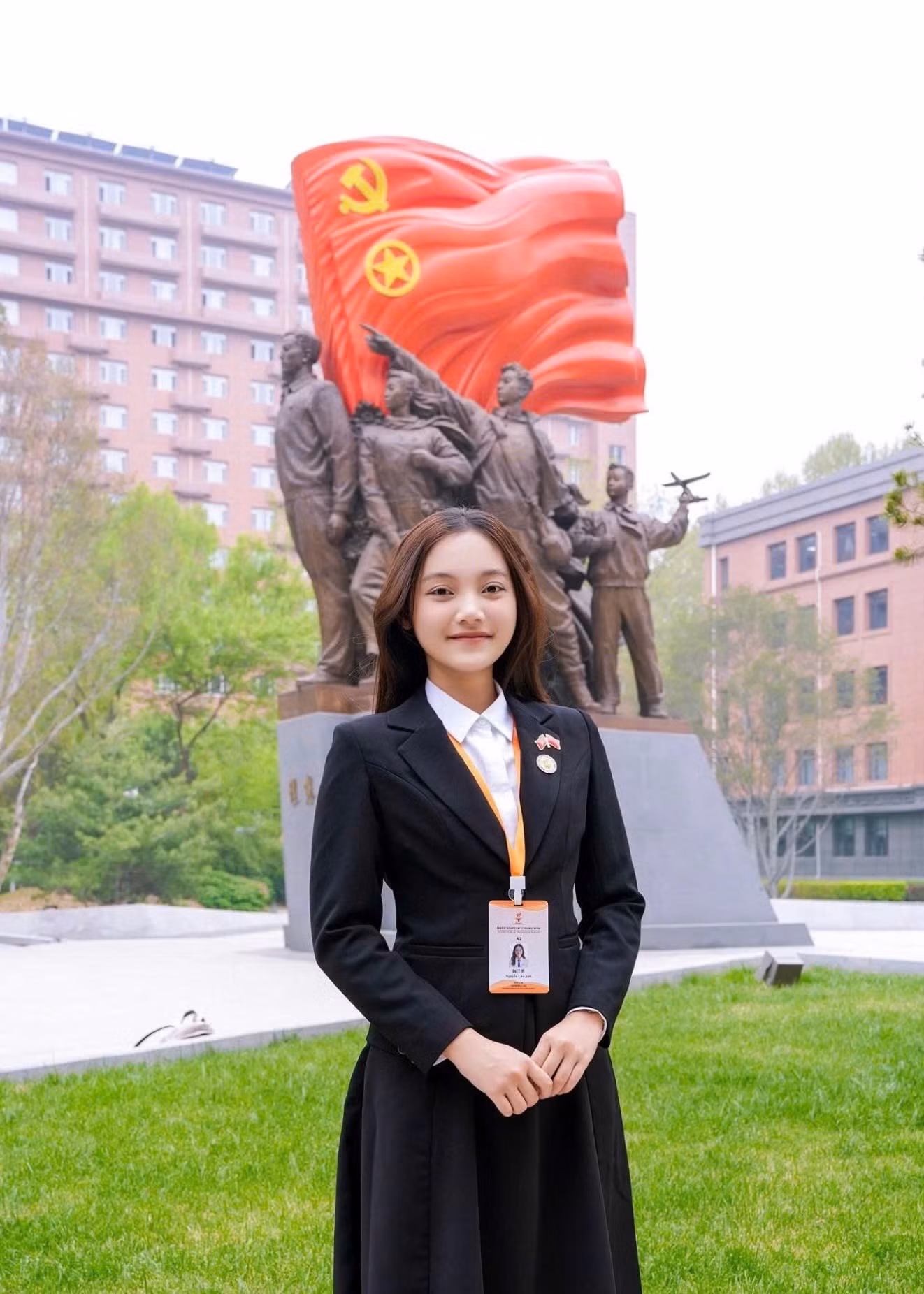 Nguyễn Lan Anh - Ủy viên Ban Chấp hành Trung ương Hội Sinh viên Việt Nam, Ủy viên Ban Thư ký Hội Sinh viên Việt Nam TP. Hà Nội, Chủ tịch Hội Sinh viên Học viện Tài chính tham gia hành trình.