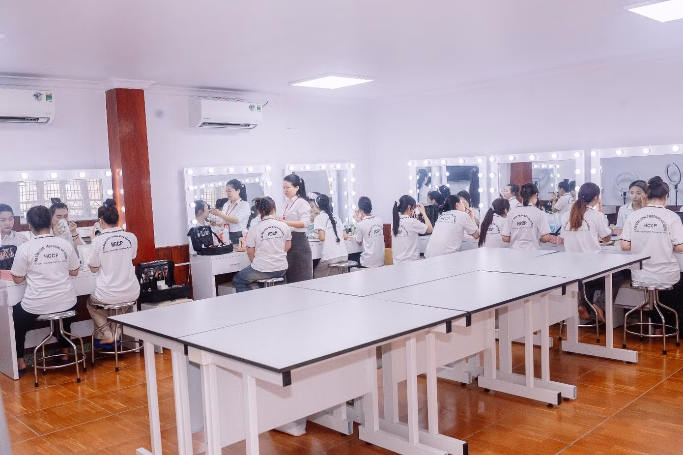 sinh-vien-nganh-cscd.jpg