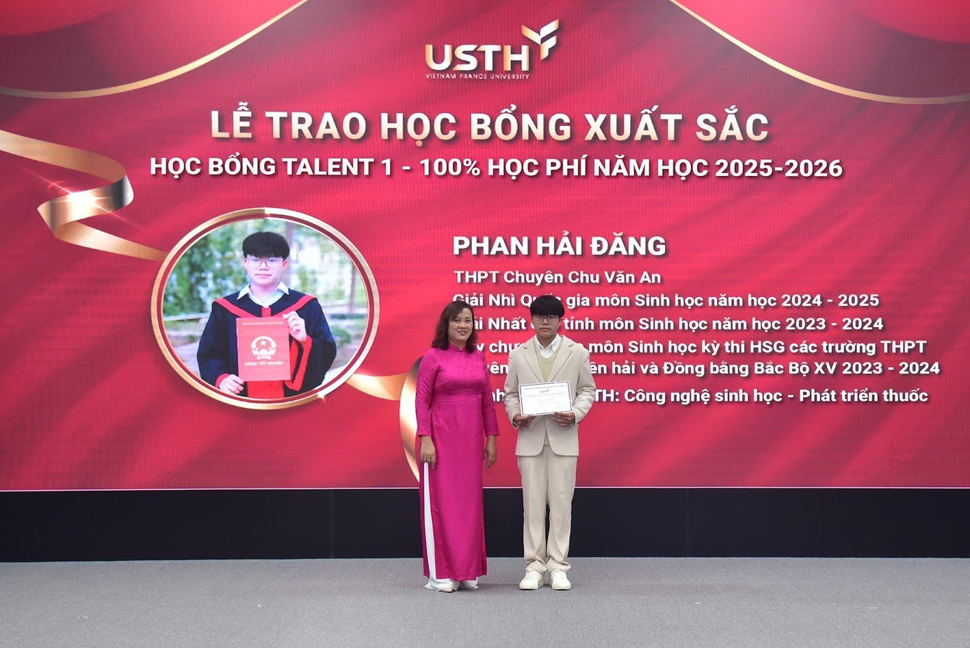 Phan Hải Đăng nhận chứng nhận học bổng tại chương trình “Hạt giống Tài năng”. Phan Hải Đăng nhận chứng nhận học bổng tại chương trình “Hạt giống Tài năng”.