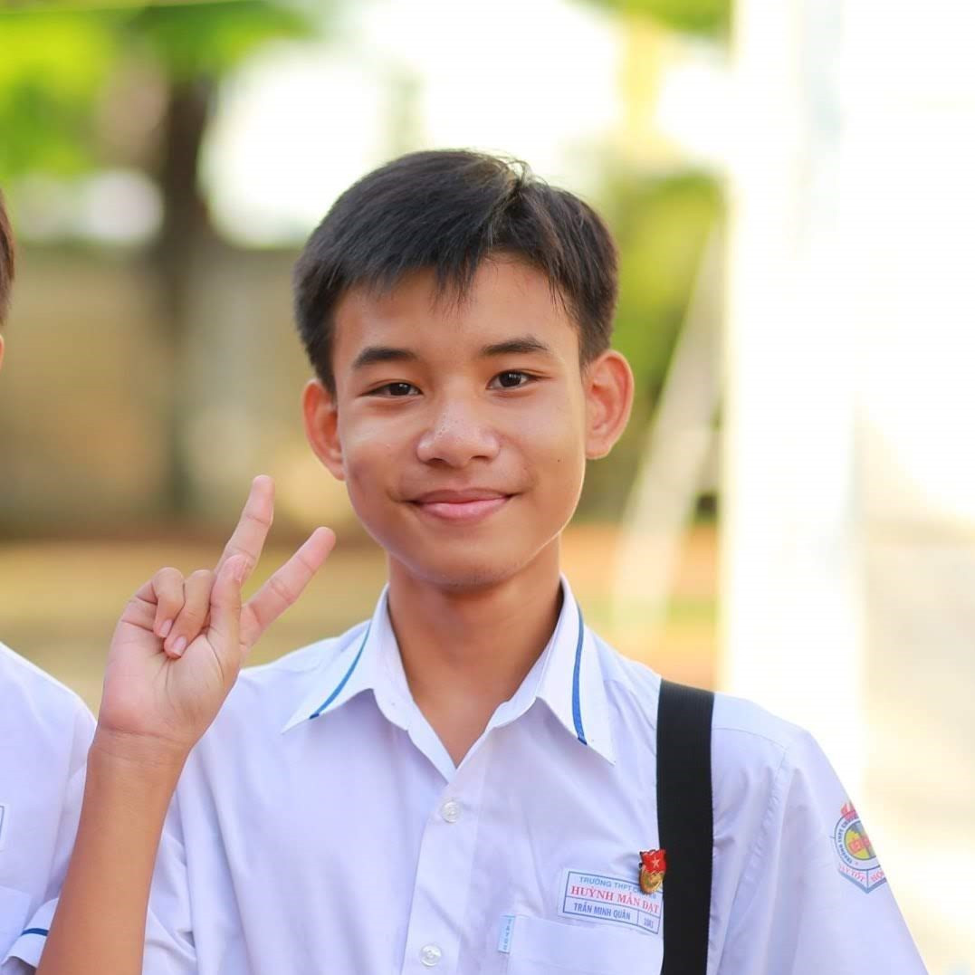 Trần Minh Quân thời học sinh tại Trường THPT chuyên Huỳnh Mẫn Đạt - nơi cậu bắt đầu hành trình rèn luyện kỷ luật và trách nhiệm, đặt nền móng cho đam mê báo ảnh sau này tran-minh-quan-thoi-hoc-sinh-tai-truong-thpt-chuyen-huynh-man-dat-noi-cau-bat-dau-hanh-trinh-ren-luyen-ky-luat-va-trach-nhiem-dat-nen-mong-cho-dam-me-bao-anh-sau-nay.jpg