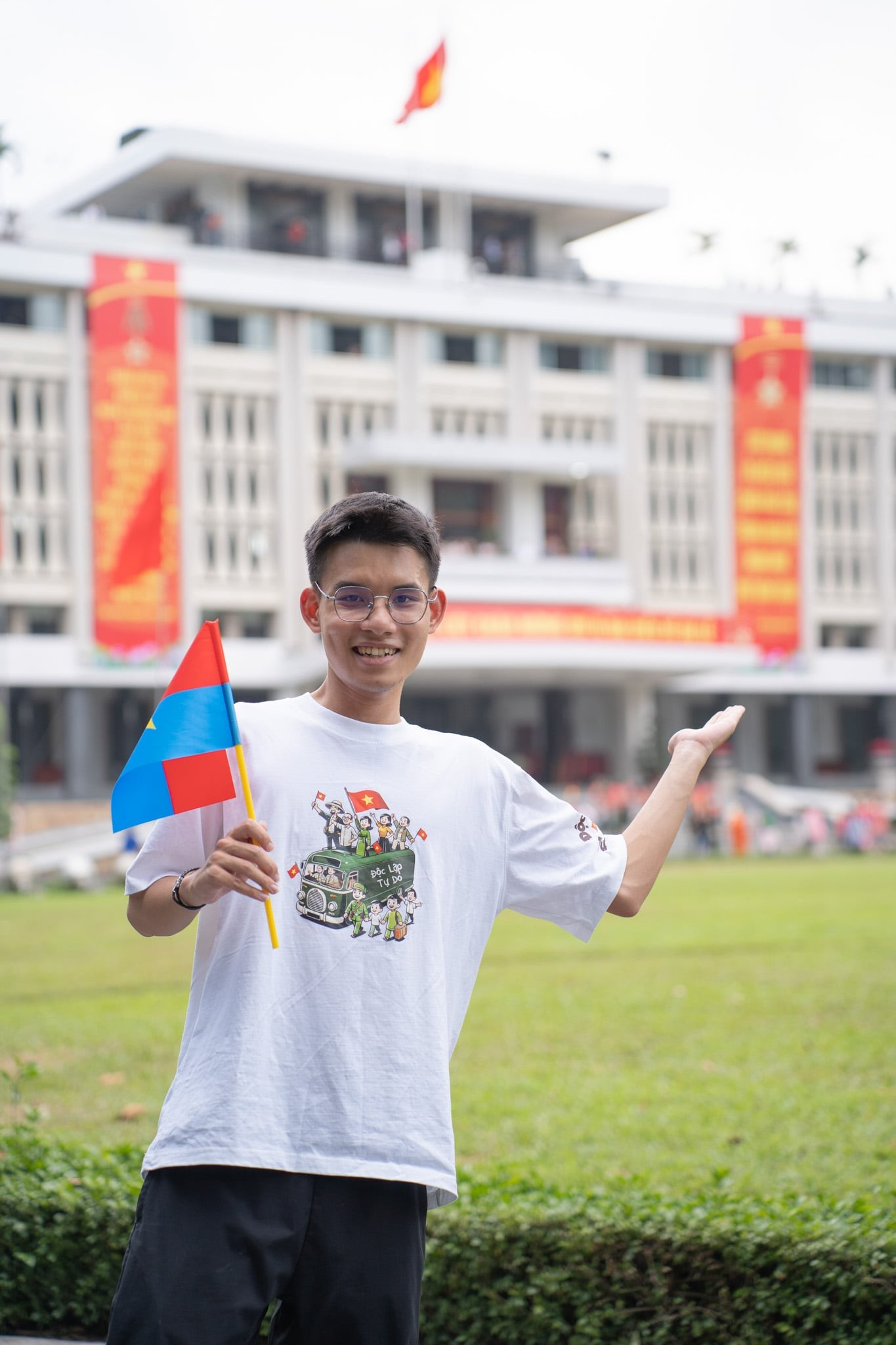 Trần Minh Quân rạng rỡ “check-in” tại Dinh Độc Lập khi có cơ hội vào Thành phố Hồ Chí Minh tran-minh-quan-rang-ro-check-in-tai-dinh-doc-lap-khi-co-co-hoi-vao-tphcm.jpg