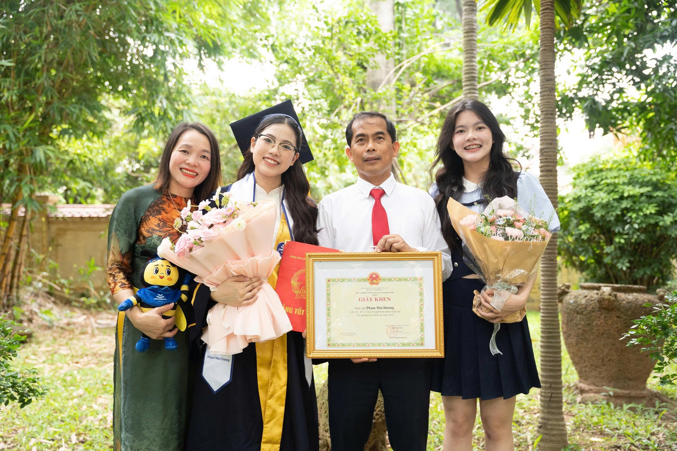 Mai Dương cùng gia đình. img-8061.jpg