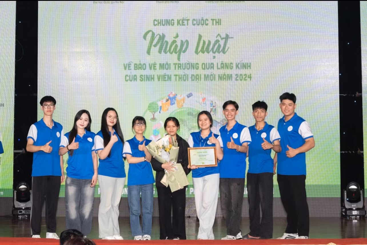anh-nhan-giai-ba-cuoc-thi-phap-luat.jpg