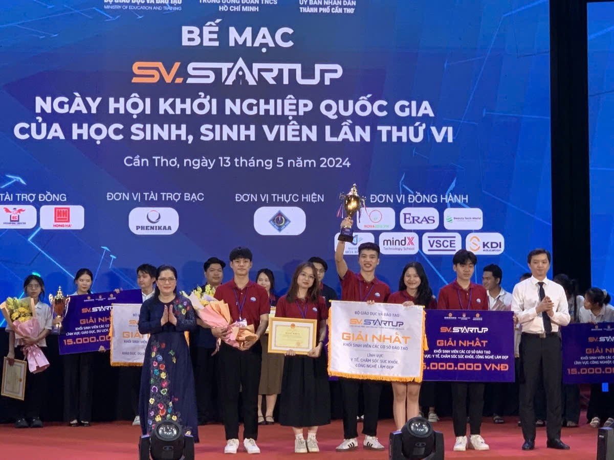Bế mạc SV. Startup - Ngày hội khởi nghiệp quốc gia của học sinh, sinh viên lần thứ VI, sinh viên TLU đoạt giải cao. z6836645183760-78a13da2c004032090f3063d63000840.jpg