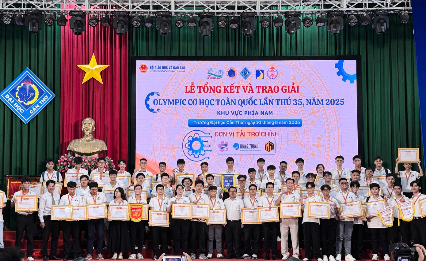 htt-le-trao-giai-truong-dhbk-olympic-co-hoc-toan-quoc-2025.jpg