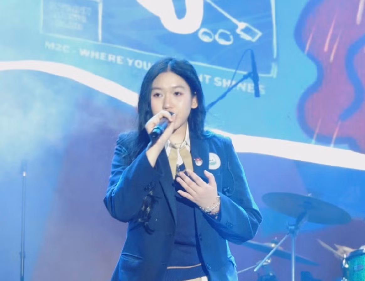 Thảo Nguyên trình diễn tại Liên hoan band nhạc học sinh Thủ đô 2025.