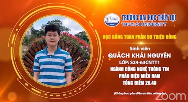 anh-trao-hoc-bong-toan-phan-qua-phien-hop-zoom-duoc-to-chuc-o-co-so-chinh-trong-dot-dich-covid.png