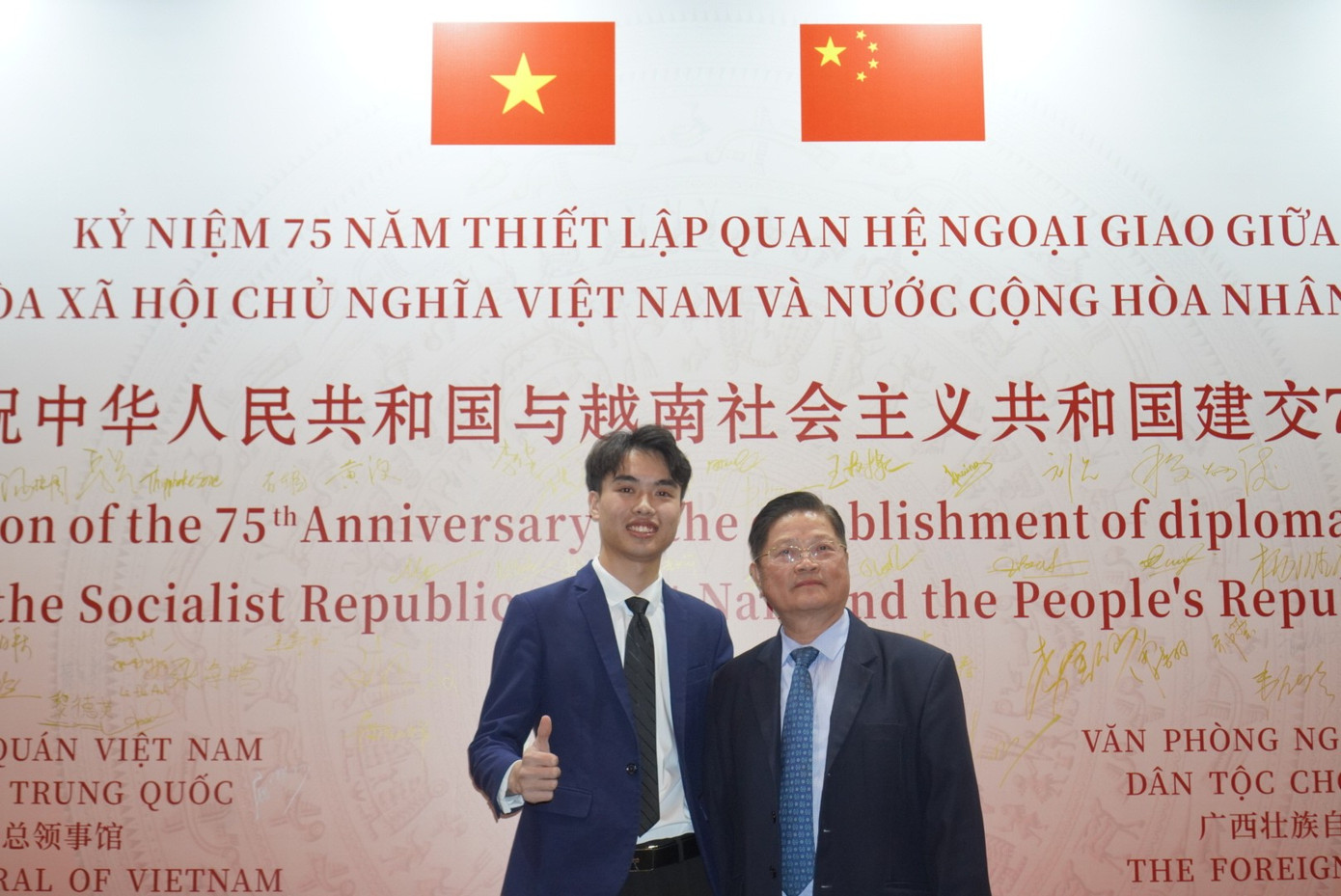Đạo Trọng hỗ trợ tổ chức lễ kỷ niệm 75 năm thiết lập quan hệ ngoại giao Việt – Trung. ho-tro-tham-gia-le-ky-niem-75-nam-viet-trung-thiet-lap-quan-he-ngoai-giao.png
