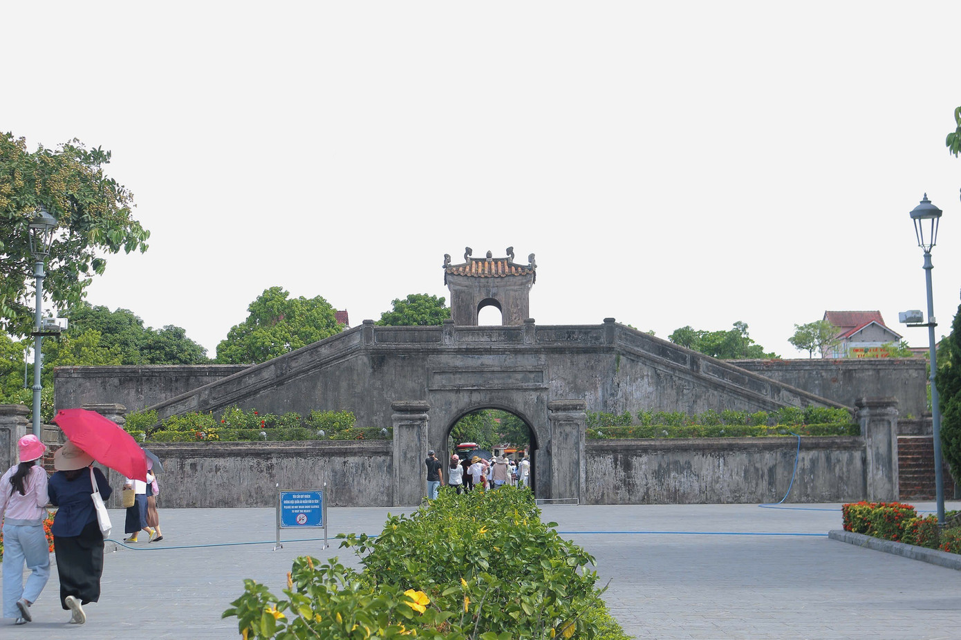 Cổng chính Thành cổ Quảng Trị - chứng nhân lịch sử ghi dấu những trận chiến ác liệt mùa hè đỏ lửa năm 1972. Ảnh: Vũ Hà img-6294.jpg