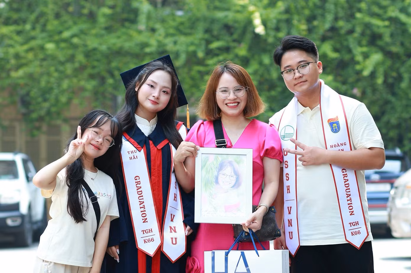 4-cung-co-giao-va-ban-hoc.jpg