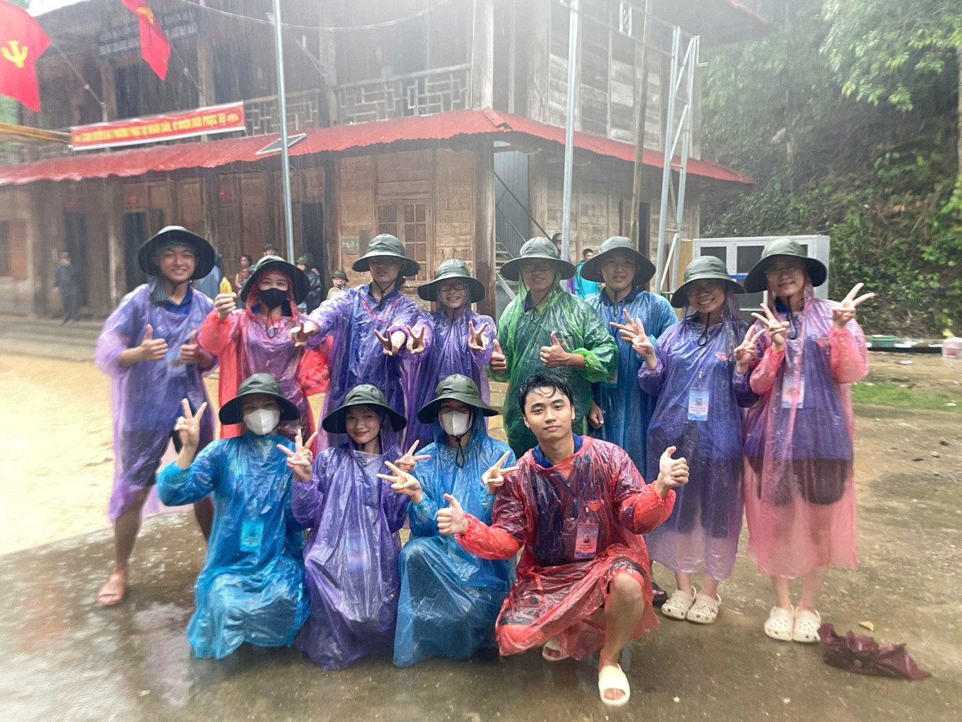 Khi đi mang theo tình yêu, khi về mang theo hạnh phúc z6843511995256-923548d4cebf8d292f3cf89bf0b83ea3.jpg
