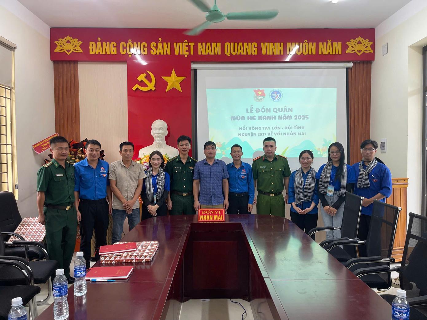Lễ đón quân Mùa hè xanh năm 2025 của đội tình nguyện 2517 - Trường Đại học Vinh z6844031083247-ad6ffde16fac16c6f3923a70453eb9d0.jpg