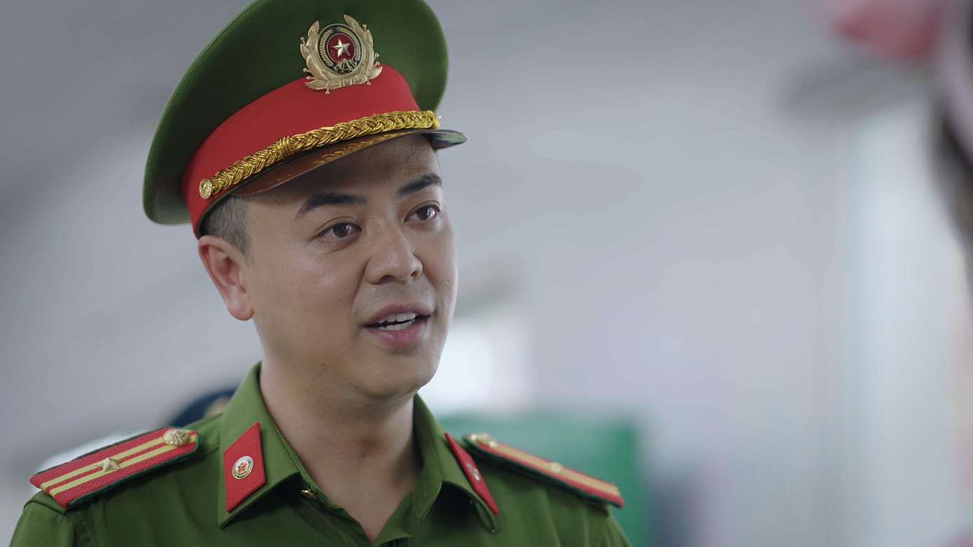 Diễn viên Tuấn Tú trong vai cán bộ công an Huy 03.jpg