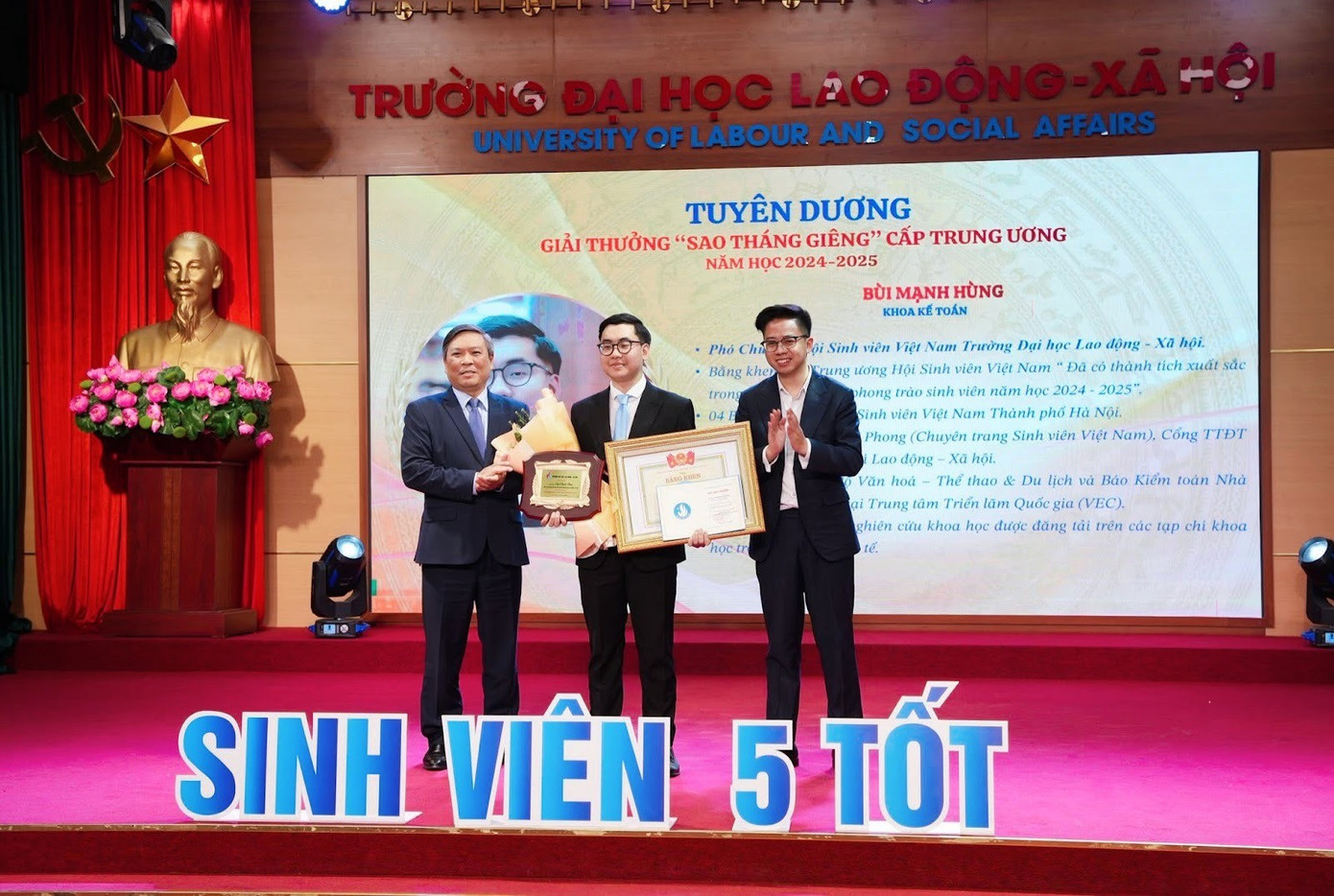 Bùi Mạnh Hùng được tuyên dương Giải thưởng “Sao Tháng Giêng” năm 2025.