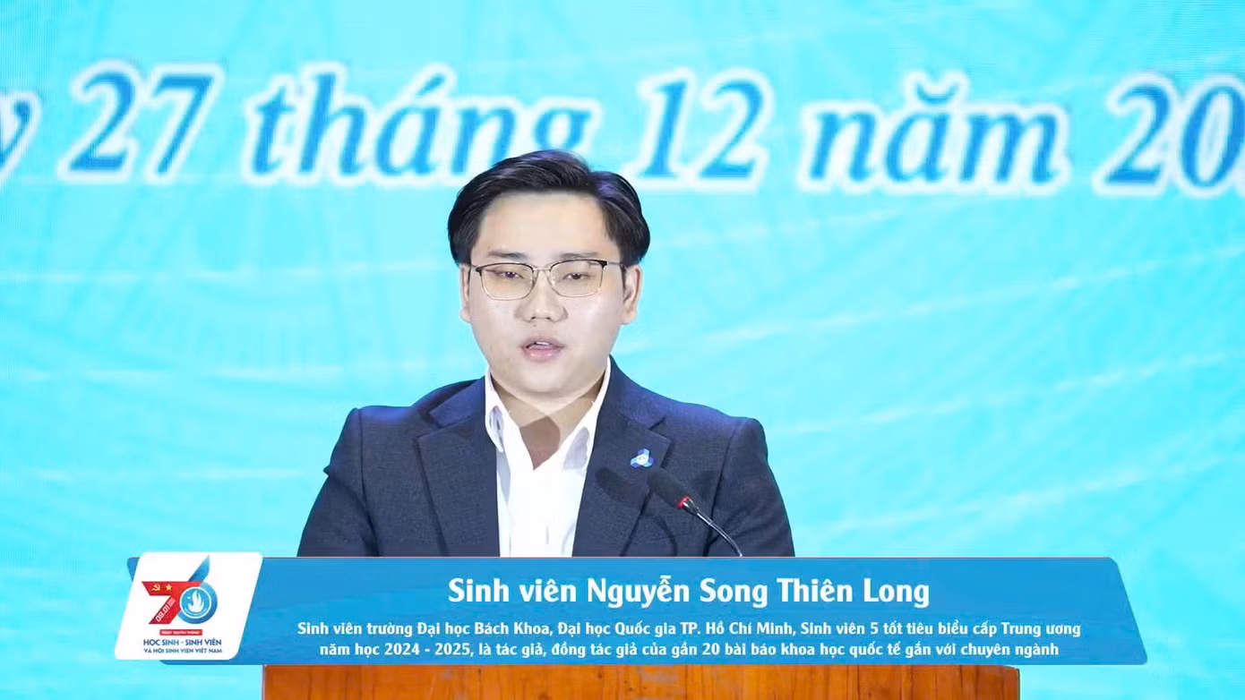 dai-dien-sinh-vien-viet-nam-phat-bieu-phat-dong-tai-chuong-trinh-dong-hanh-voi-sinh-vien-vn-tai-nang-cong-nghe-nam-2026-do-trung-uong-hoi-sinh-vien-viet-nam-to-chuc.jpg