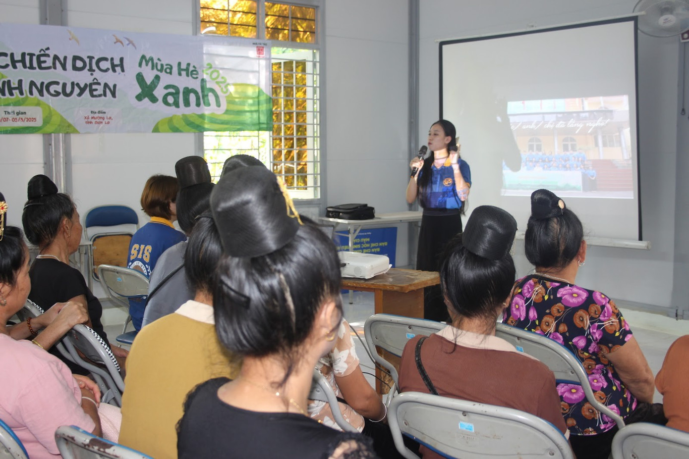 Tập huấn kiến thức số về an ninh mạng và phổ biến dịch vụ công trực tuyến.