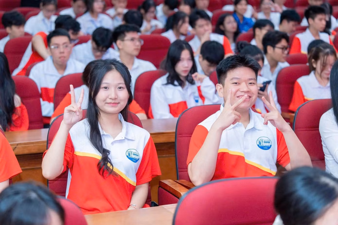 5c903c154c11c14f9800-1.jpg