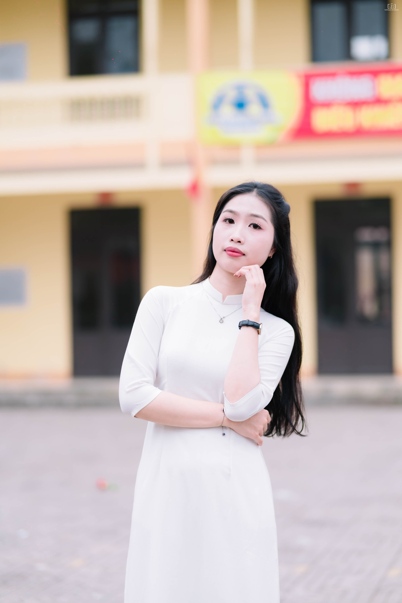 “Em luyện viết bằng sơ đồ tư duy, chú trọng kỹ năng đọc hiểu, chọn dẫn chứng thời sự và viết đúng trọng tâm. Em không học tủ mà học cách phản biện vấn đề,” Khanh chia sẻ. anh01035.jpg
