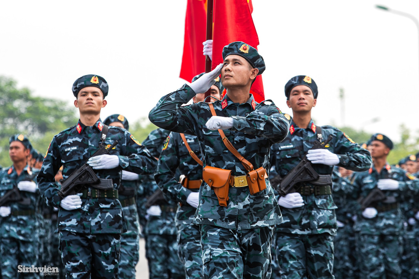 Những giọt mồ hôi rơi trên thao trường thể hiện ý chí quyết tâm cao độ của các chiến sĩ hướng tới kỳ Đại lễ A80 trang trọng, ý nghĩa và hào hùng. khoi-tac-chien-kgm-a80-svvn-20.jpg