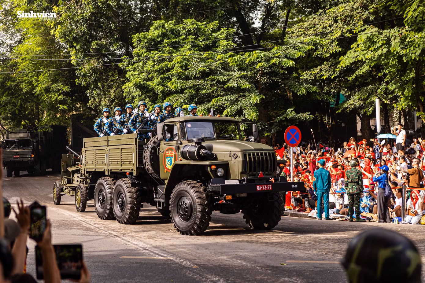 di-trong-vong-tay-nhan-dan-31.jpg