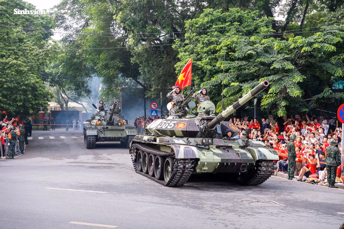 di-trong-vong-tay-nhan-dan-39.jpg