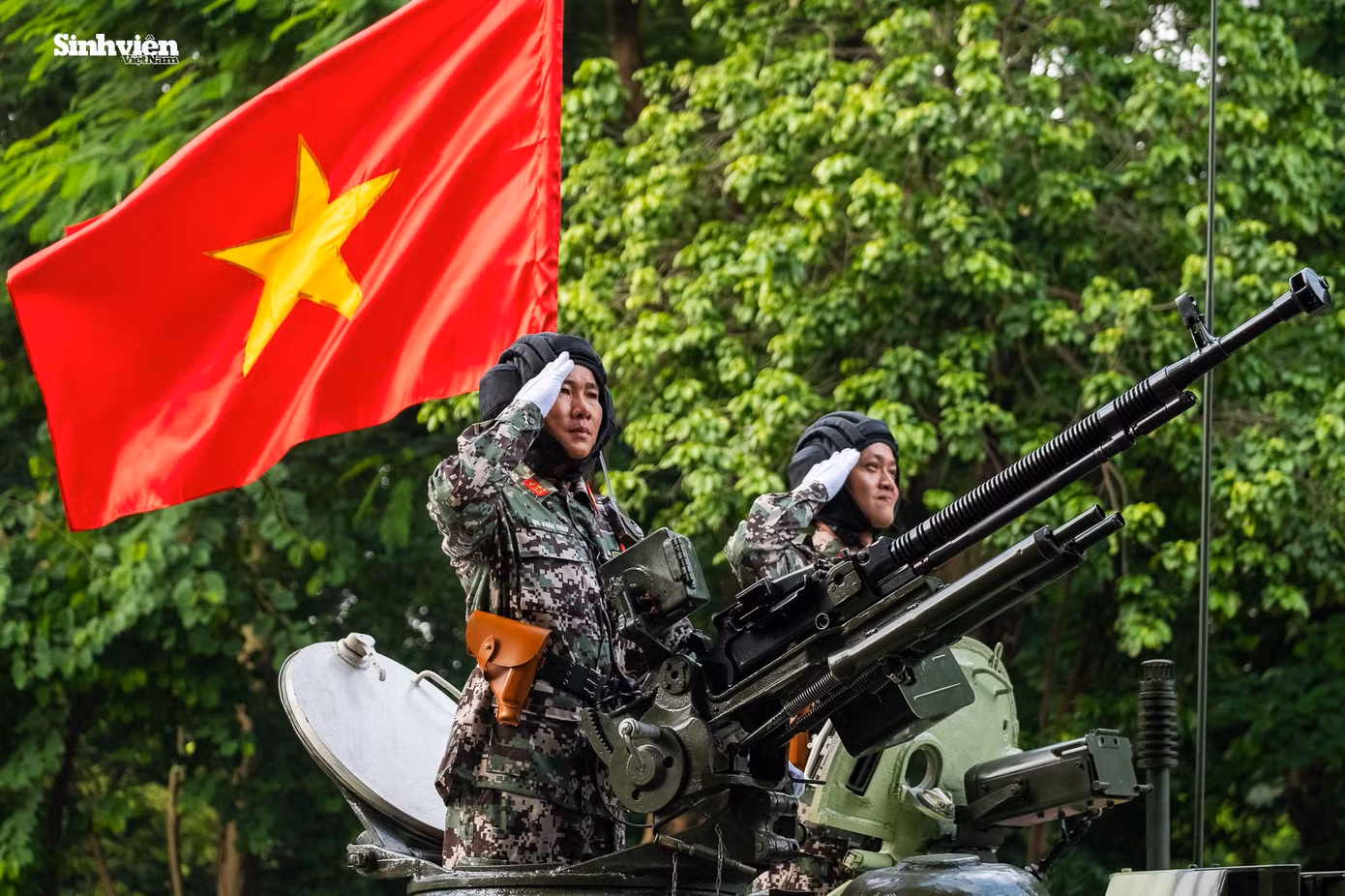 di-trong-vong-tay-nhan-dan-40.jpg