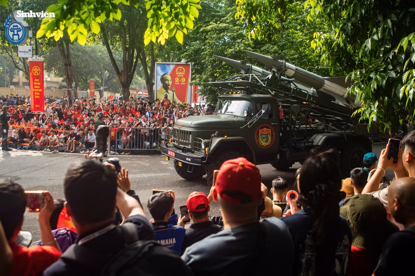 di-trong-vong-tay-nhan-dan-23.jpg
