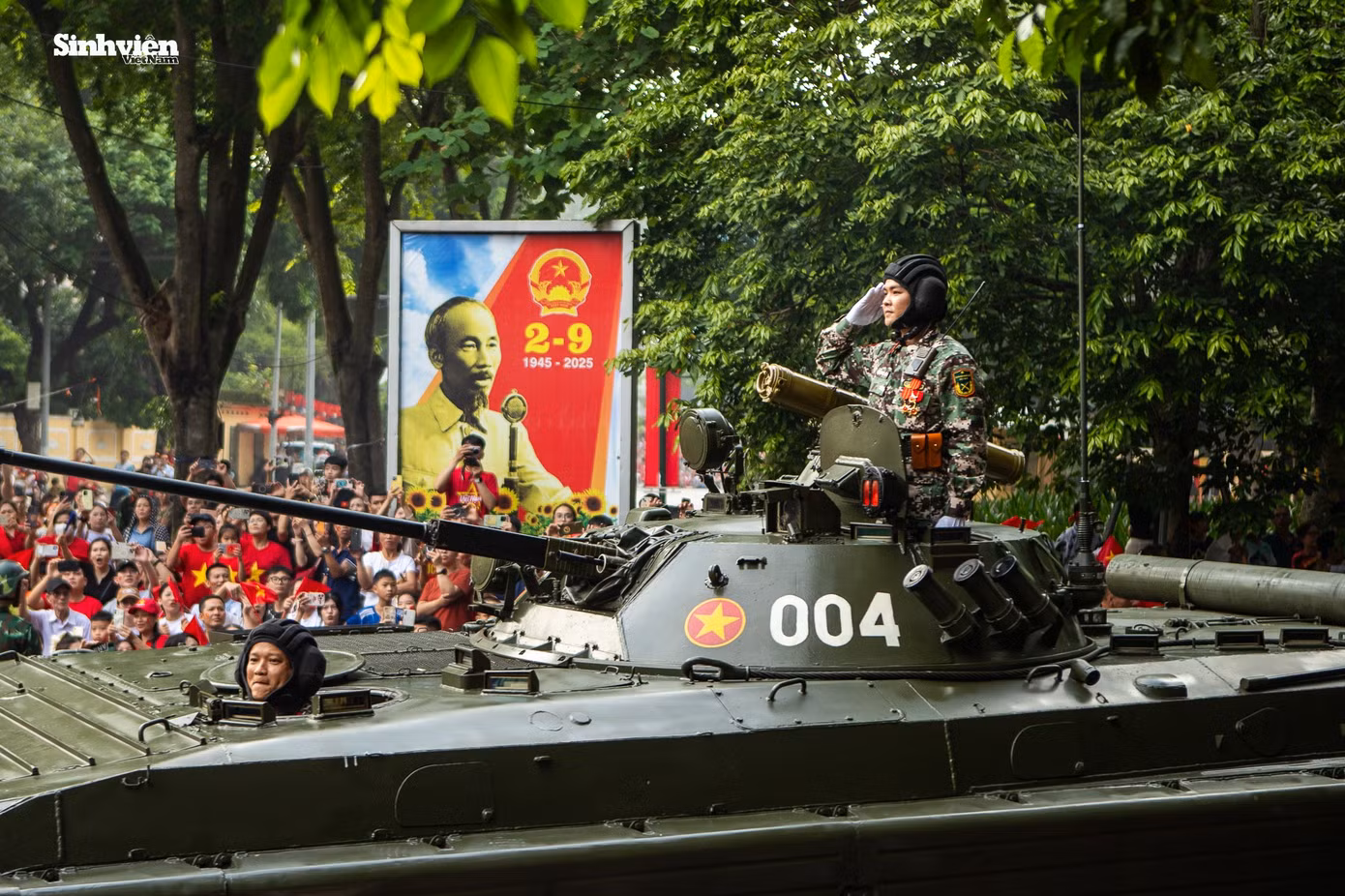 di-trong-vong-tay-nhan-dan-28.jpg