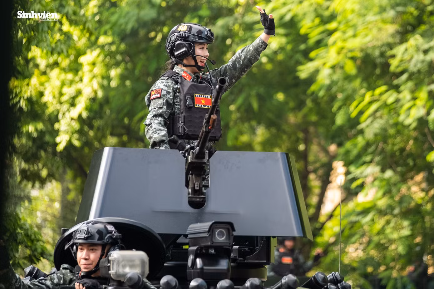 di-trong-vong-tay-nhan-dan-36.jpg