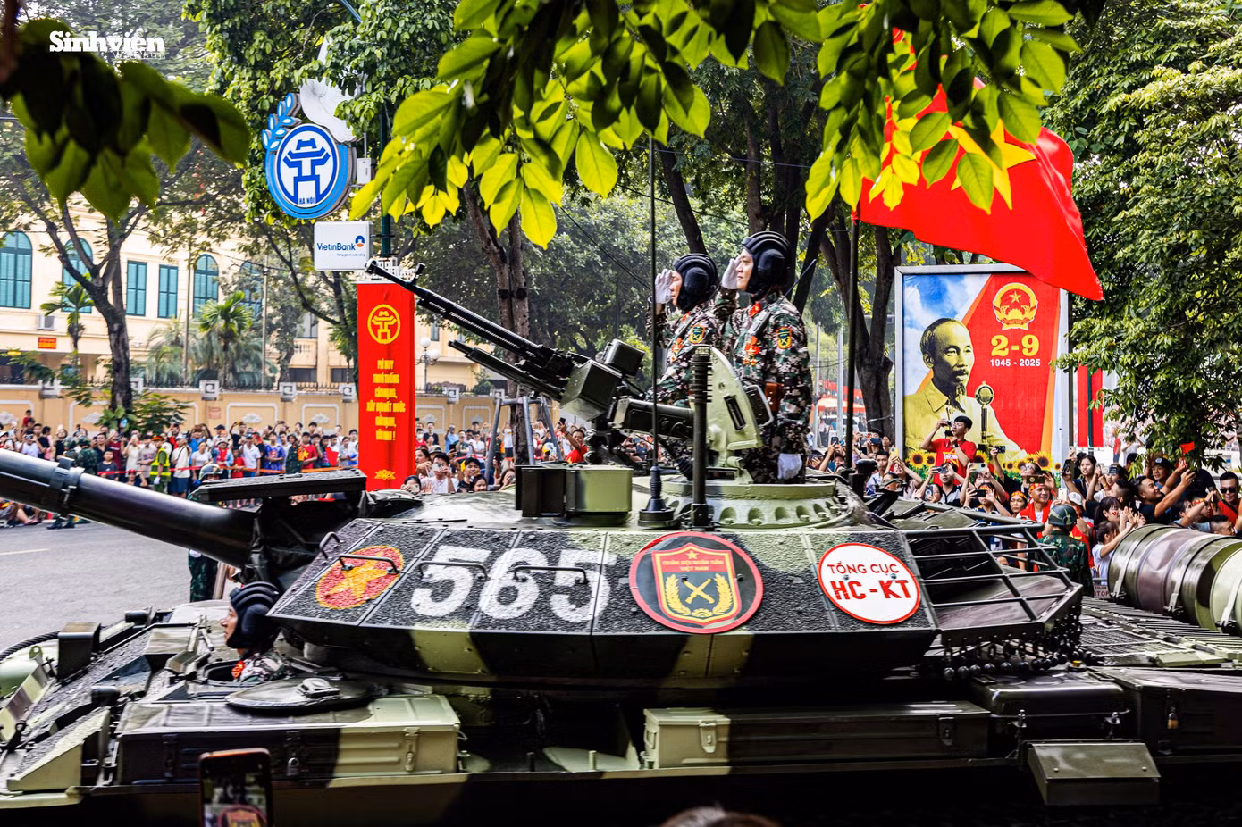 di-trong-vong-tay-nhan-dan-16.jpg