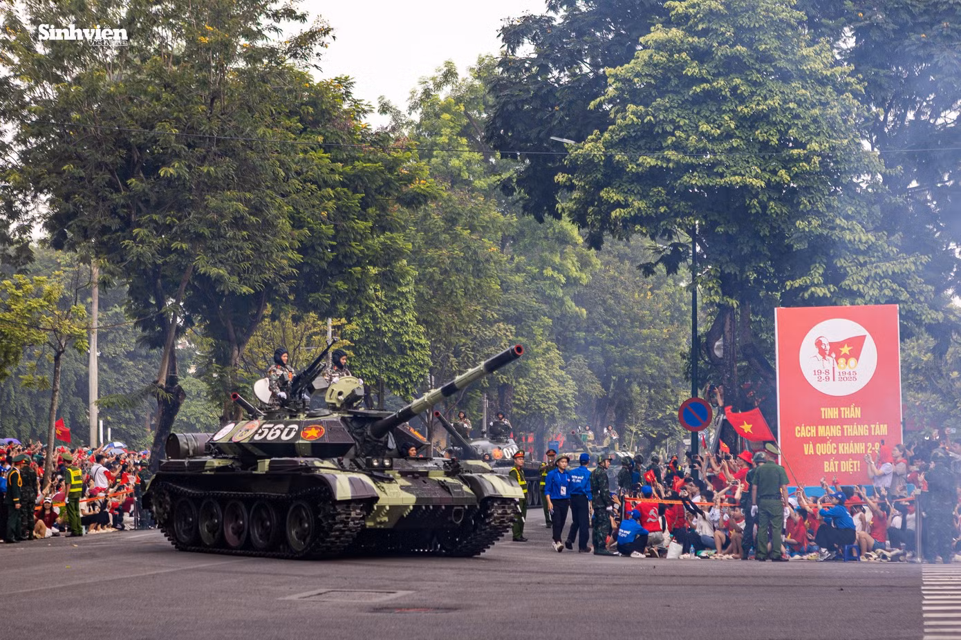 di-trong-vong-tay-nhan-dan-35.jpg