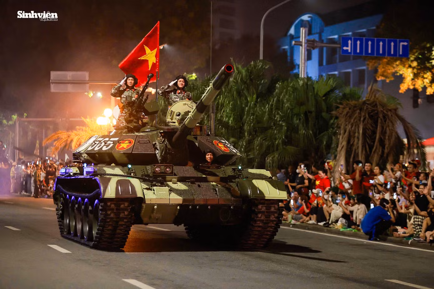di-trong-vong-tay-nhan-dan-43.jpg