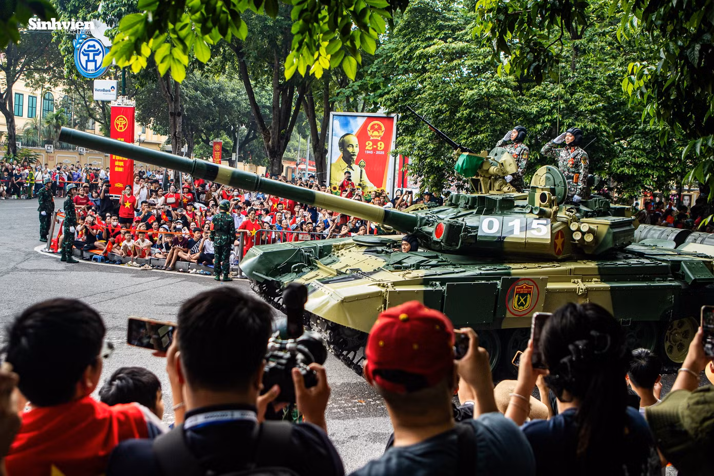 di-trong-vong-tay-nhan-dan-30.jpg