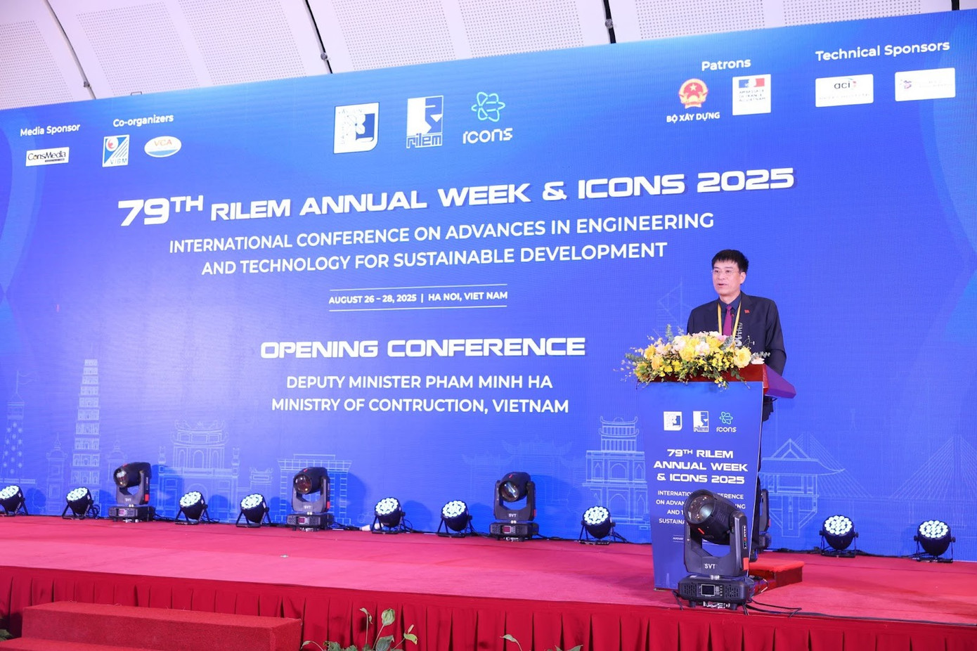 Thứ trưởng Bộ Xây dựng Phạm Minh Hà phát biểu tại phiên khai mạc.