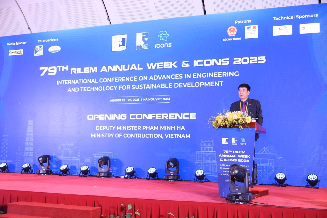 Thứ trưởng Bộ Xây dựng Phạm Minh Hà phát biểu tại phiên khai mạc.