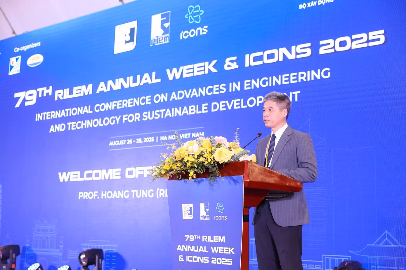 PGS.TS Hoàng Tùng, Hiệu trưởng Trường Đại học Xây dựng Hà Nội nhấn mạnh ý nghĩa hội nhập của sự kiện Tuần lễ RILEM-ICONS 2025.