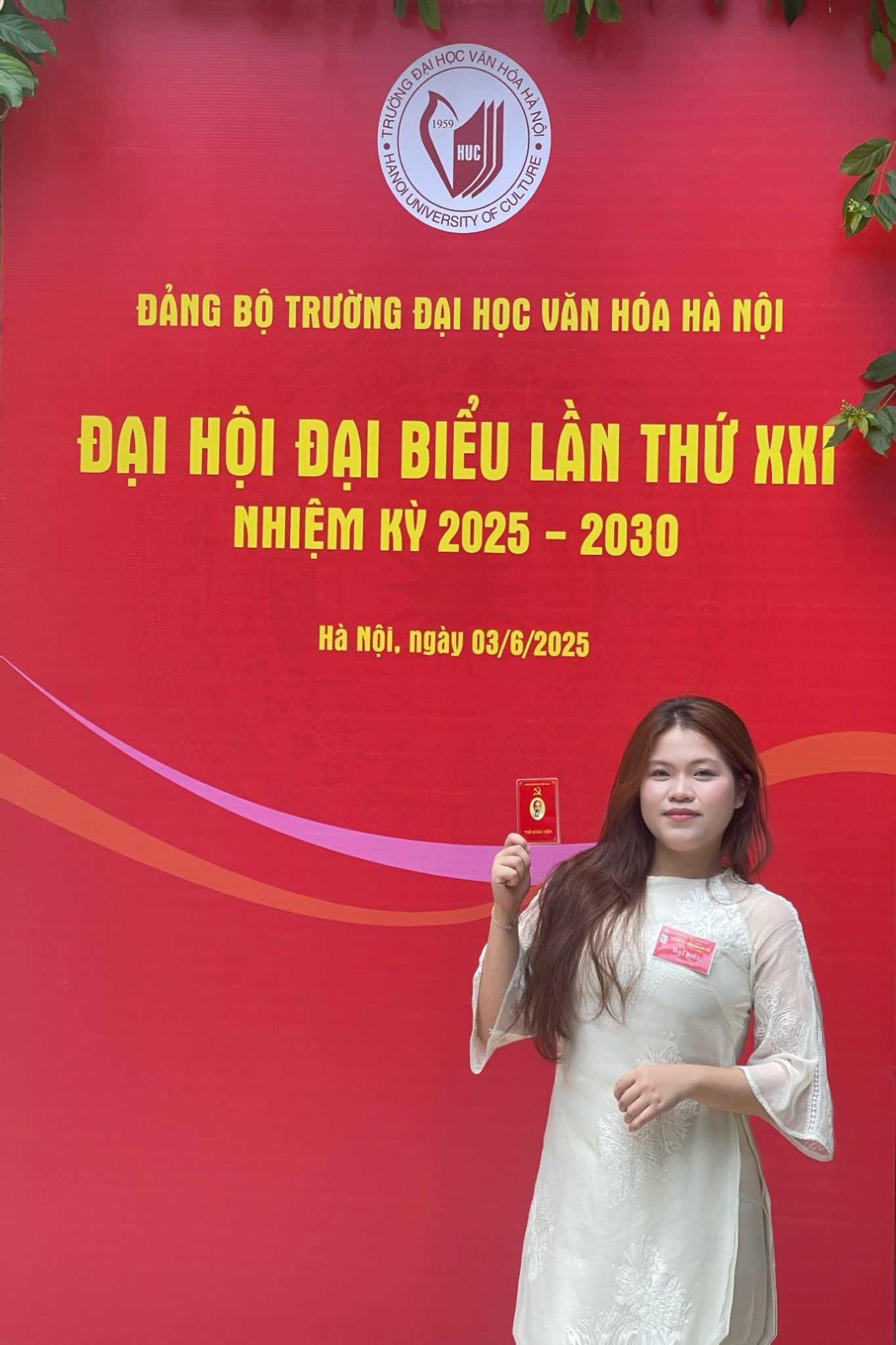 1trong-5-dai-bieu-sinh-vien-tham-du-dai-hoi-dang-bo-truong-dh-van-hoa-ha-noi.jpg