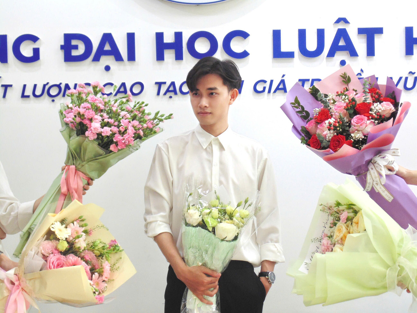 Phạm Thanh Tùng trong ngày bảo vệ khóa luận tốt nghiệp - một cột mốc ghi dấu hành trình học tập độc lập và nỗ lực bền bỉ của cậu pham-thanh-tung-trong-ngay-bao-ve-khoa-luan-tot-nghiep-mot-cot-moc-ghi-dau-hanh-trinh-hoc-tap-doc-lap-va-no-luc-ben-bi-cua-cau.jpg
