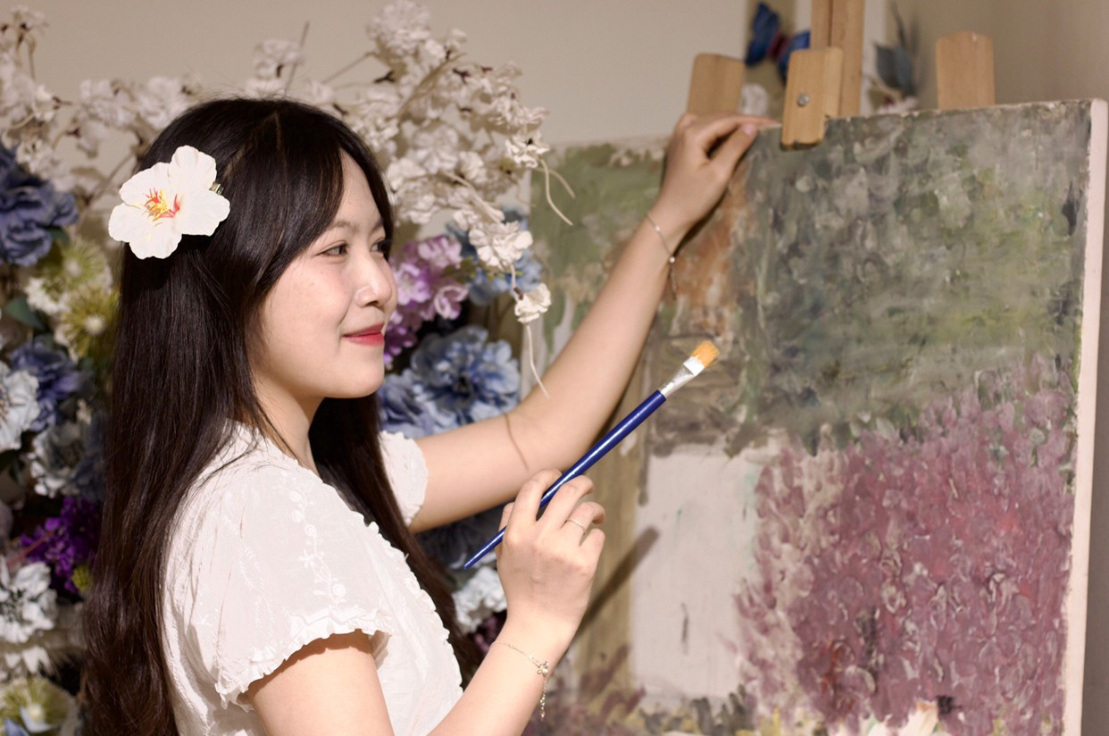 Tú Anh tìm thấy sự cân bằng giữa nghệ thuật và công nghệ qua niềm đam mê vẽ tranh, cách giúp cô giữ tâm hồn luôn tươi mới giữa những giờ lập trình căng thẳng. anh-5-tu-anh-tim-thay-su-can-bang-giua-nghe-thuat-va-cong-nghe-qua-niem-dam-me-ve-tranh-cach-giup-co-giu-tam-hon-luon-tuoi-moi-giua-nhung-gio-lap-trinh-cang-thang.png