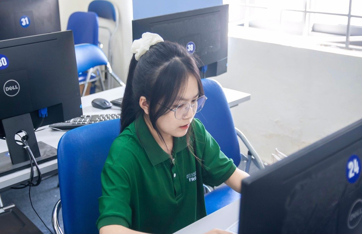 Tú Anh trong vai trò Trưởng ban Chuyên môn CLB Tin học Trường ĐH Giao thông Vận tải. anh-4-tu-anh-trong-vai-tro-truong-ban-chuyen-mon-clb-tin-hoc-truong-dh-gtvt.png