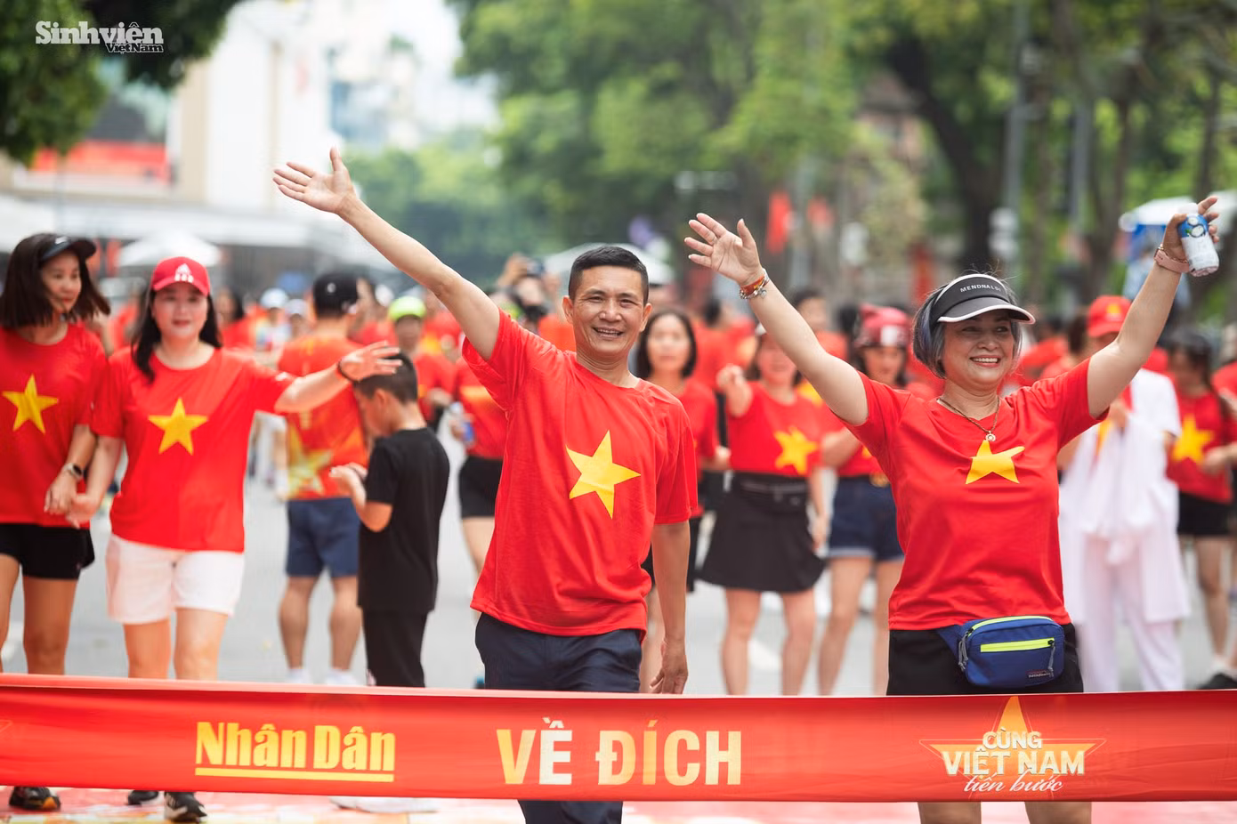 mot-ty-buoc-chan-ky-nguyen-moi-14.jpg