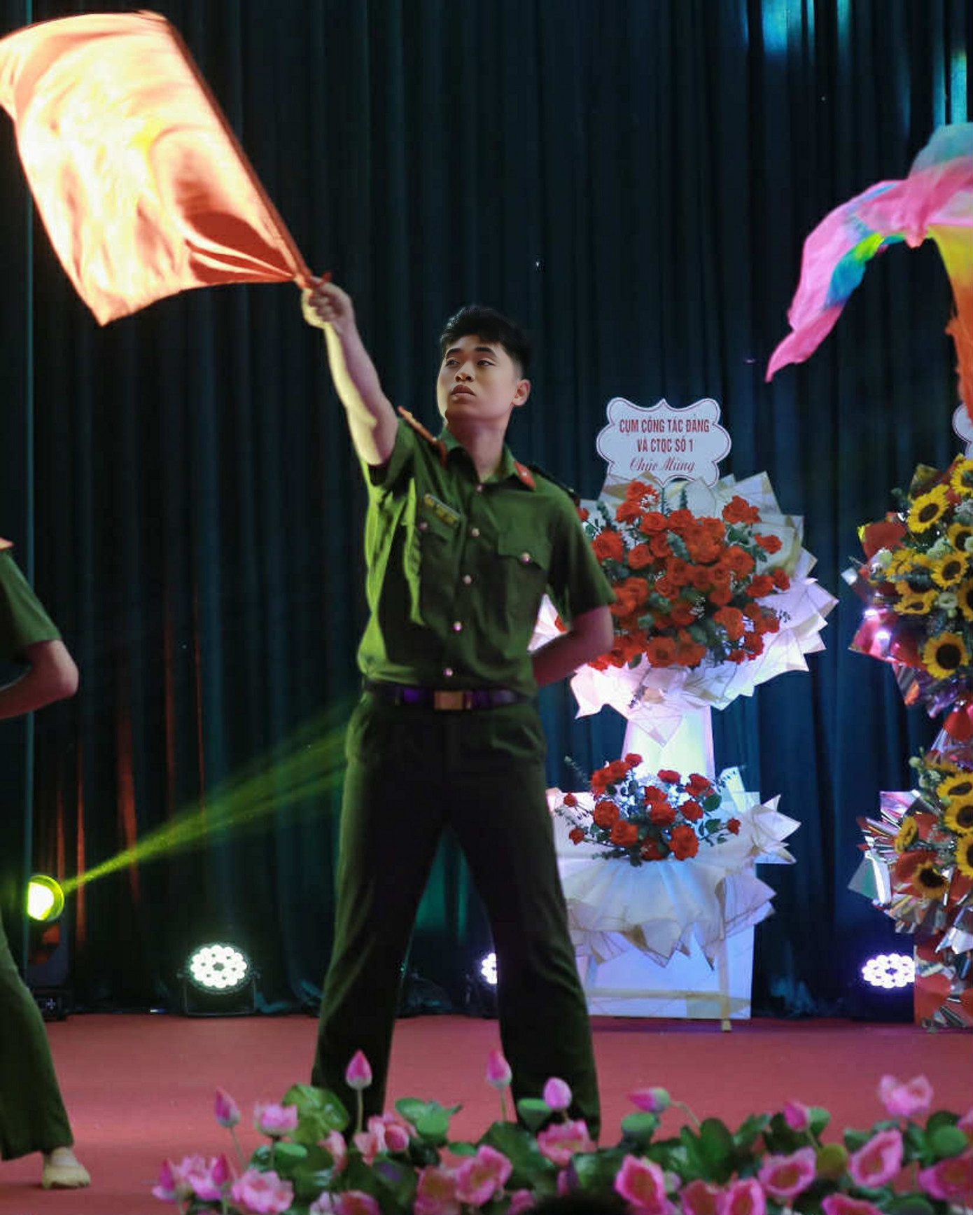 anh-4-duc-toan-trong-tiet-muc-bieu-dien-mung-tet-doc-lap-2-9.jpg