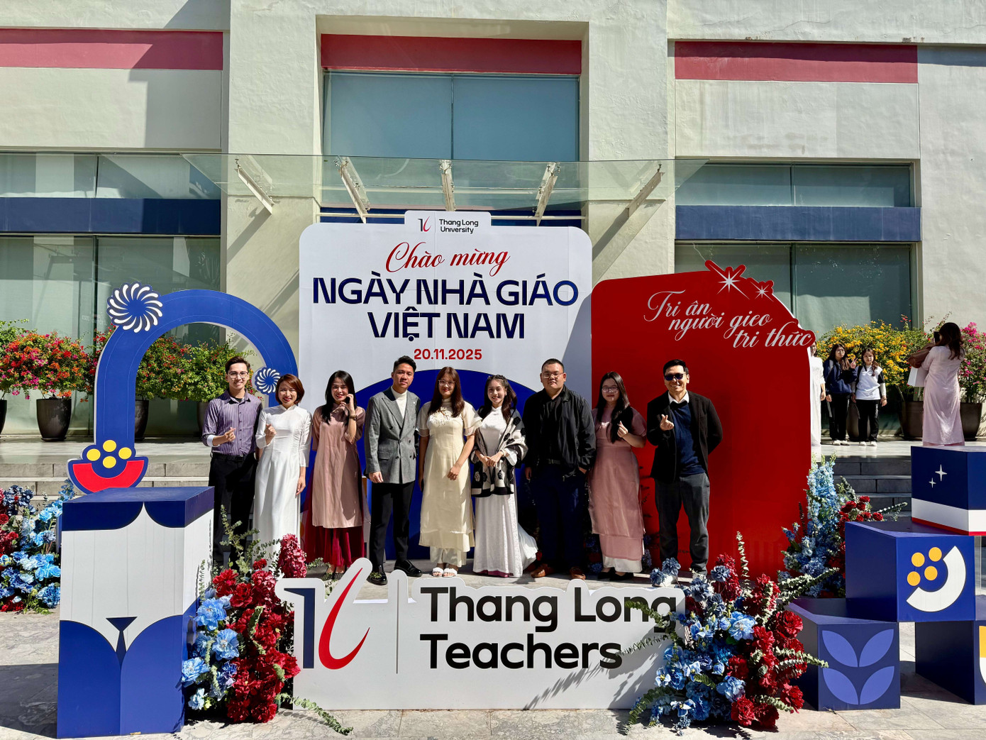 20-11-2025-anh-chup-cung-dong-nghiep-trung-tam-dao-tao-ngan-han-va-chuyen-giao-cong-nghe-trung-tam-ttc-ngay-nha-giao-viet-nam-2025.jpg