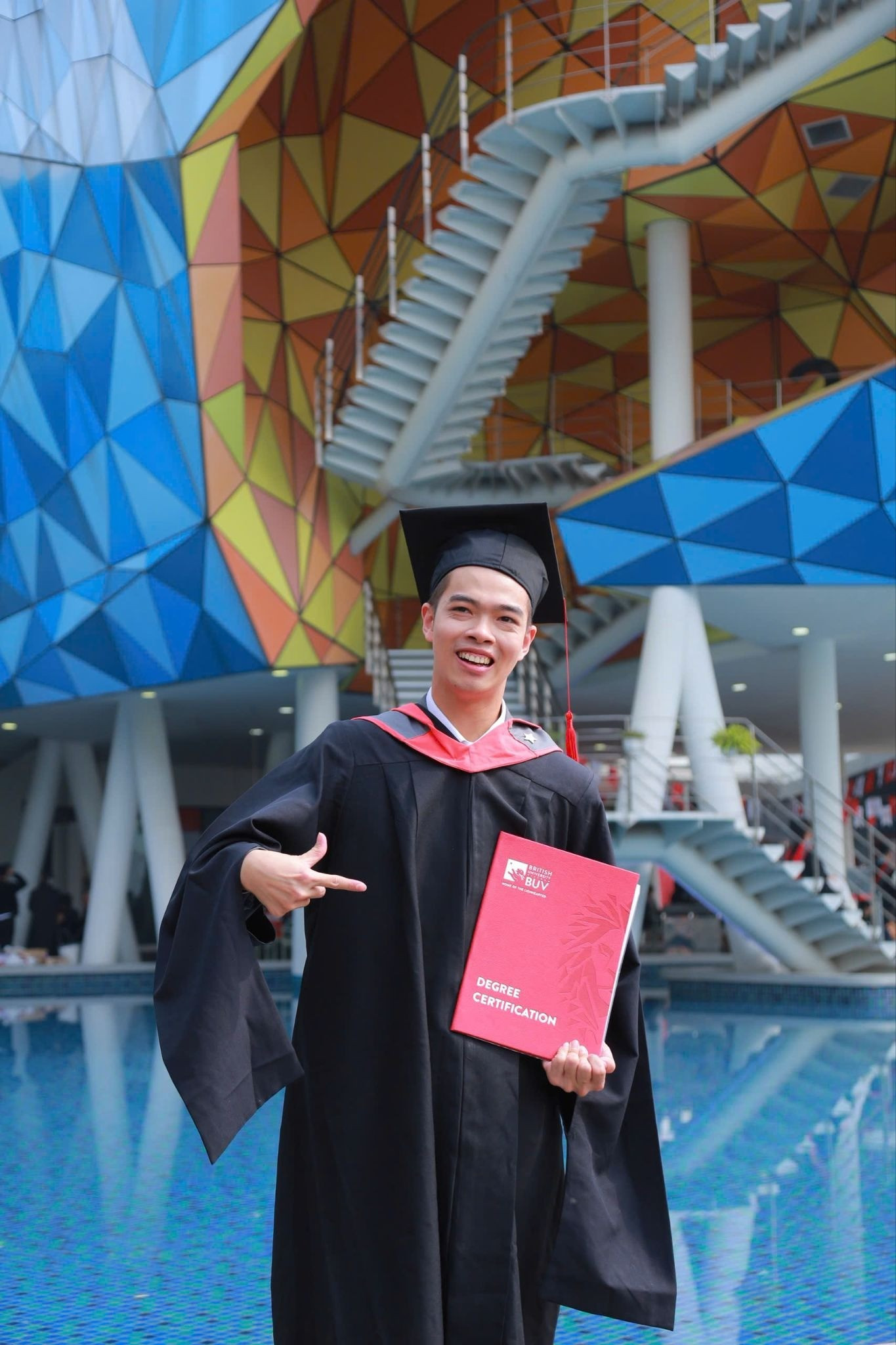 Nguyễn Thiện Quang tốt nghiệp chương trình Khoa học Máy tính Trường Đại học Anh Quốc Việt Nam.