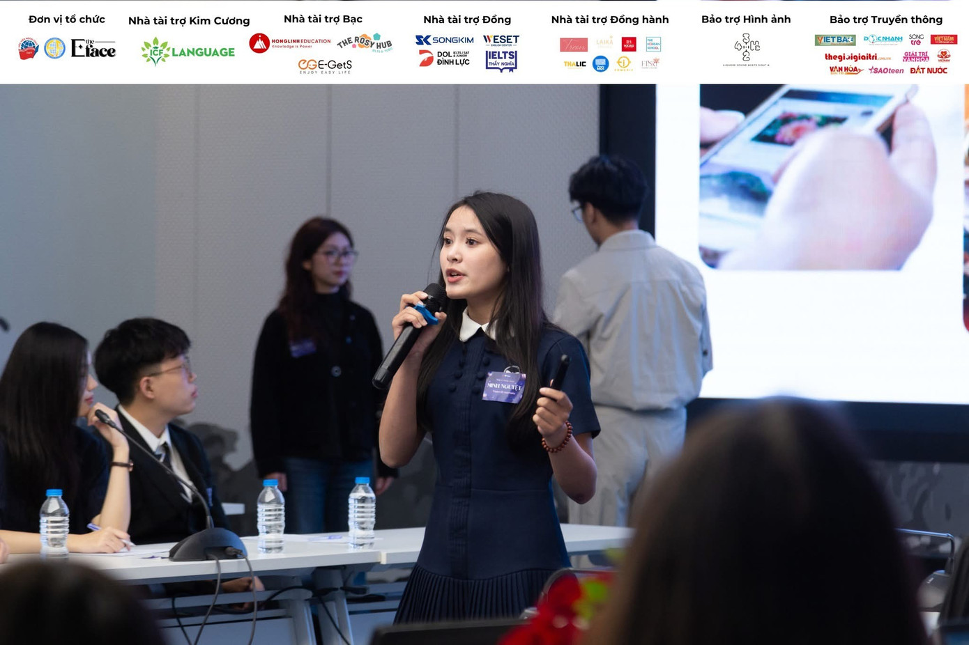 minh-nguyet-trong-phan-thi-vong-ban-ket-cuoc-thi-the-e-face-cua-khoa-tieng-anh-hoc-vien-ngoai-giao.jpg